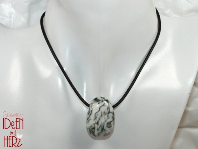 Tree agate on cord