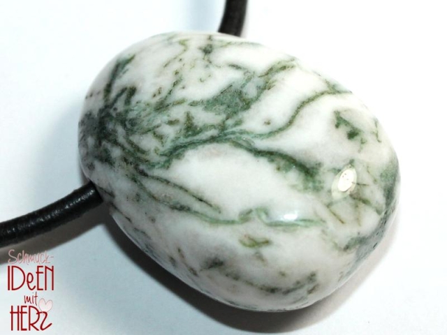 Tree agate on cord