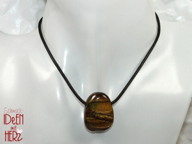 Tigers eye on cord