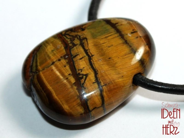 Tigers eye on cord