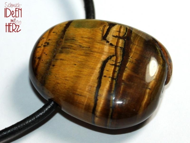 Tigers eye on cord