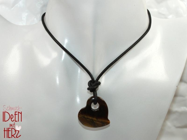 Tigers eye on cord