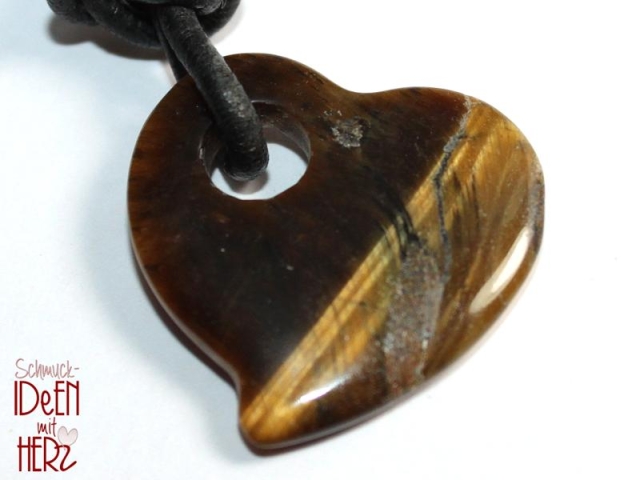 Tigers eye on cord