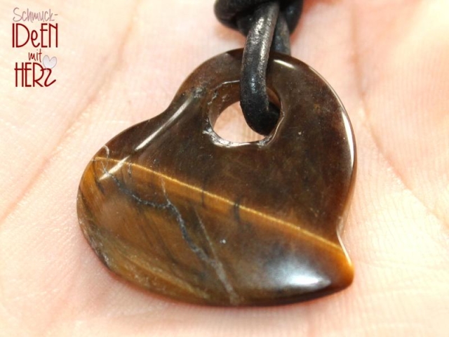 Tigers eye on cord