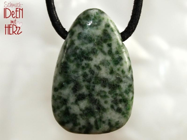 Tree agate on cord