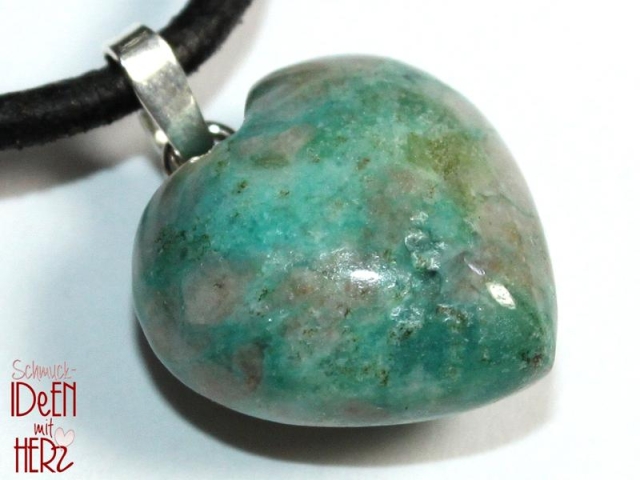 Chrysocolla in quartz on cord