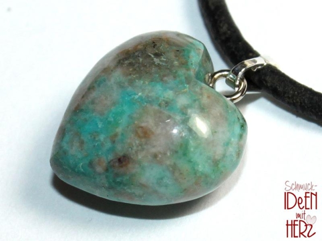 Chrysocolla in quartz on cord