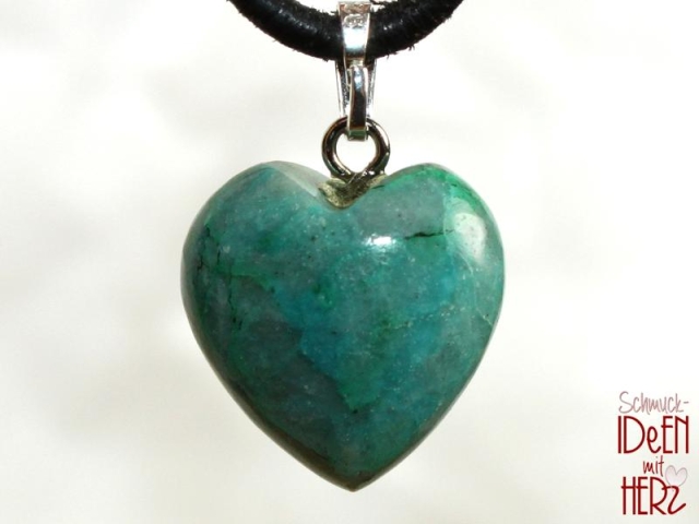 Chrysocolla in quartz on cord