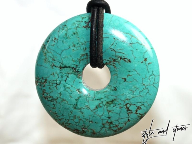 Turquoise (rec.) on cord