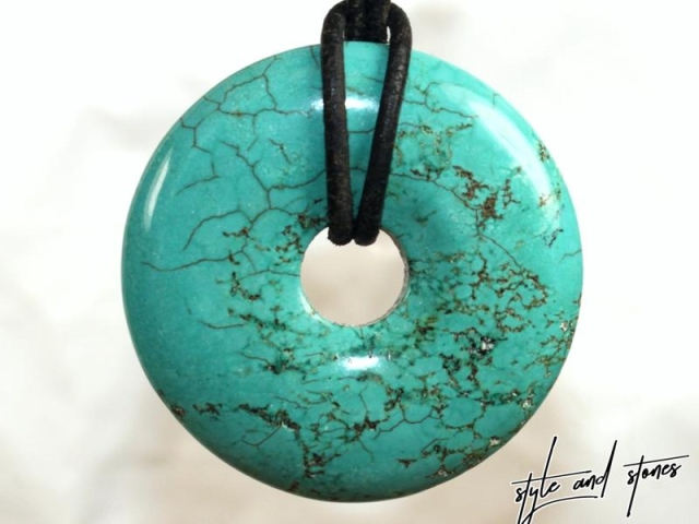 Turquoise (rec.) on cord