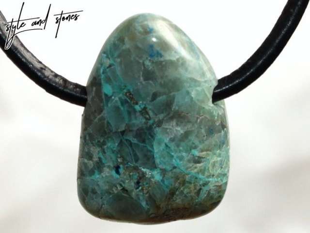 Chrysocolla and shattuckite in quartz on cord