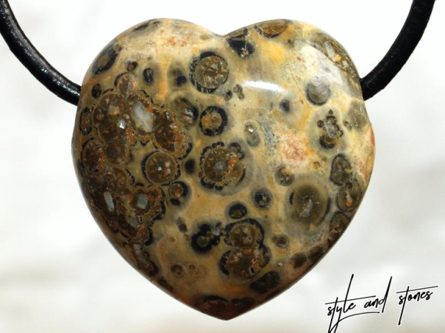 Leopard rhyolite on cord