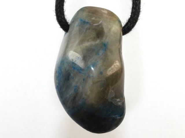 Chrysocolla in quartz on cord