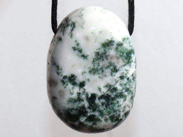 style and stones - Tree agate on cord 