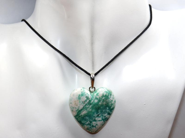 Malachite in dolomite on cord