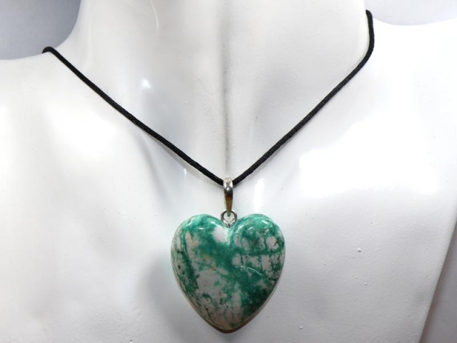 Malachite in dolomite on cord