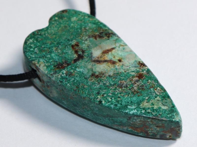 Chrysocolla on cord