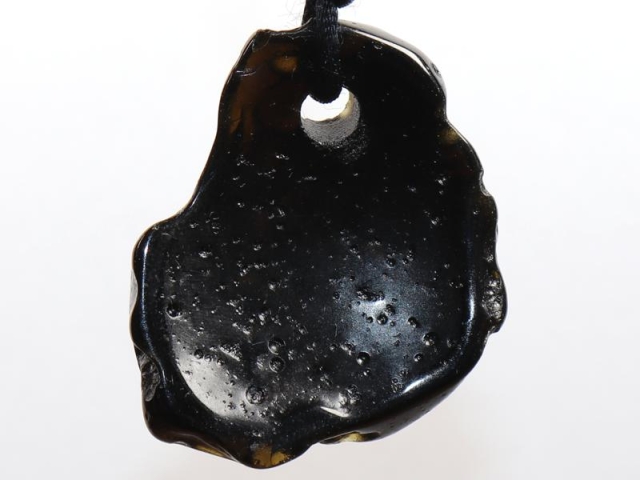 Tektite on cord