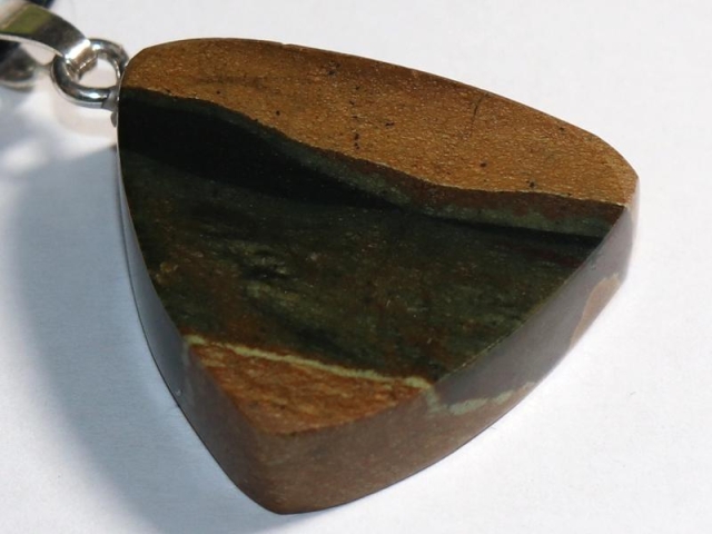 Olivine on cord