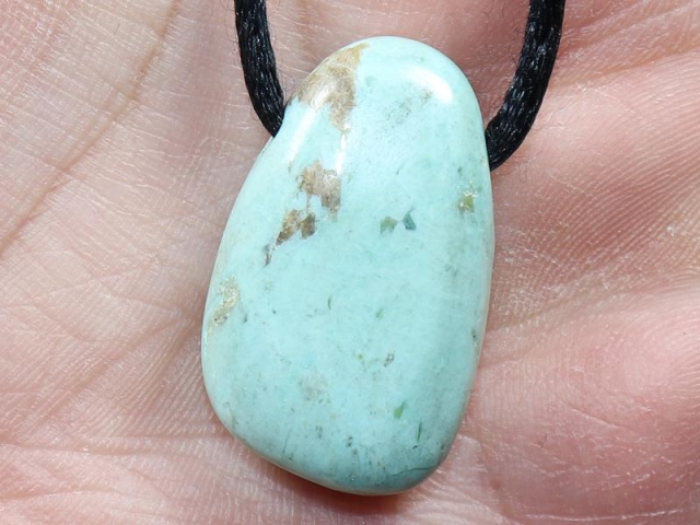 Chrysocolla on cord