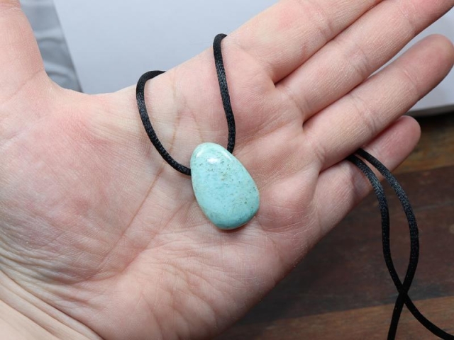 Chrysocolla on cord