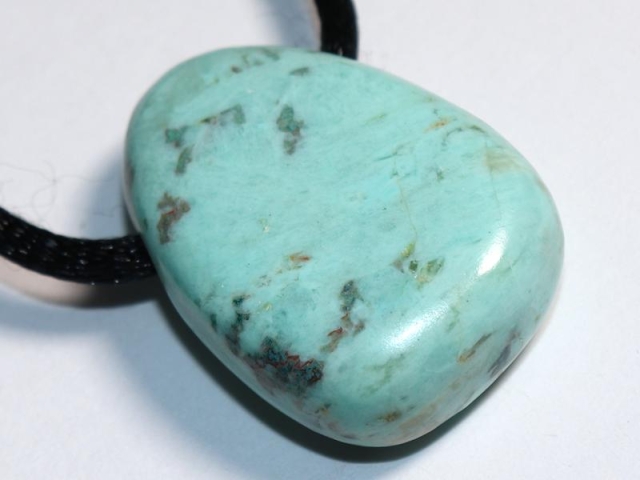 Chrysocolla on cord