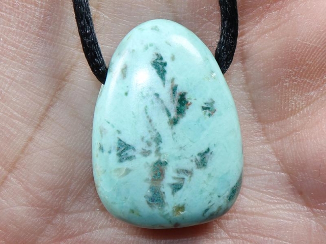 Chrysocolla on cord