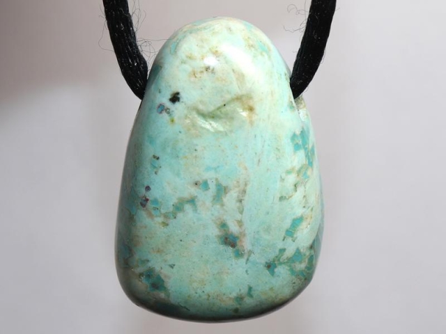 Chrysocolla on cord