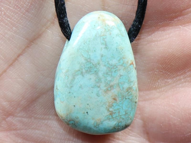 Chrysocolla on cord