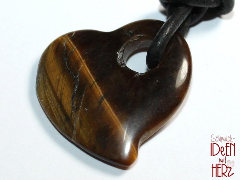 Tigers eye on cord