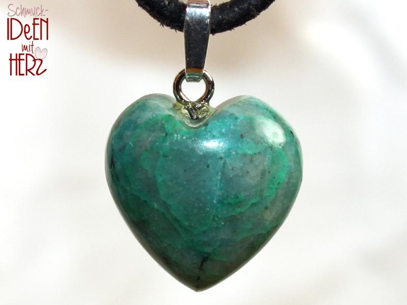 Chrysocolla in quartz on cord