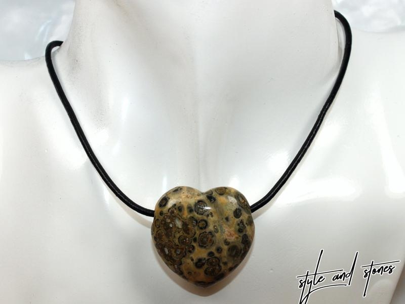 Leopard rhyolite on cord