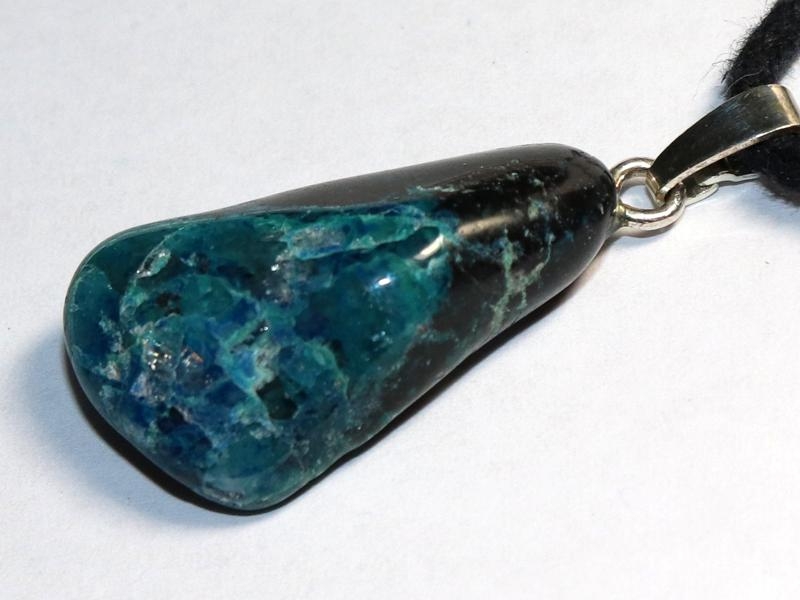 Chrysocolla on cord