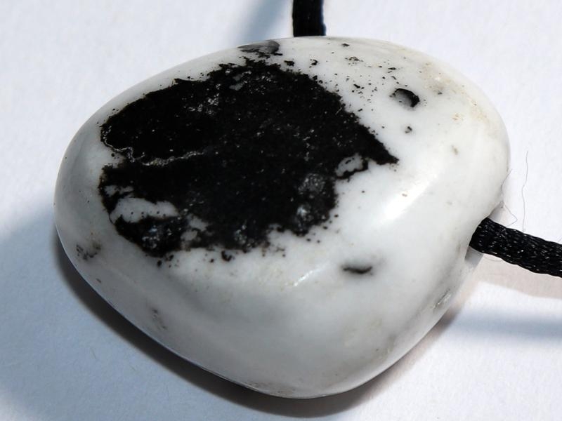 Chrysanthemum stone on cord