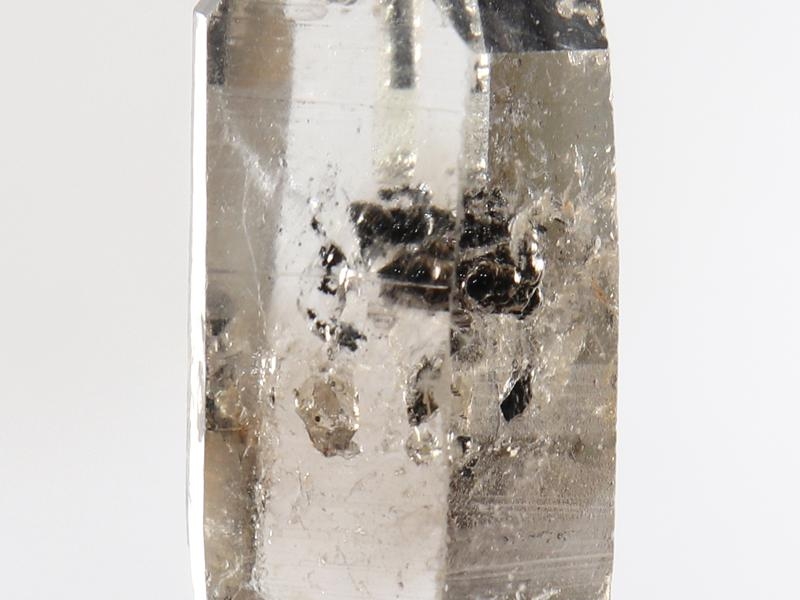 Rock crystal with bitumen on cord