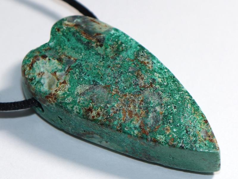 Chrysocolla on cord