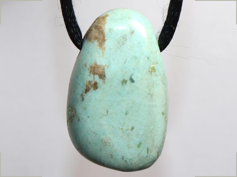 Chrysocolla on cord