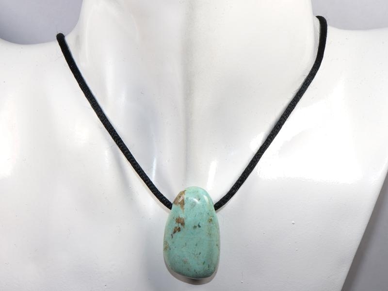 Chrysocolla on cord