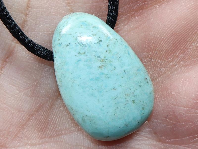 Chrysocolla on cord