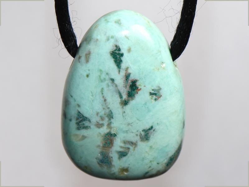 Chrysocolla on cord