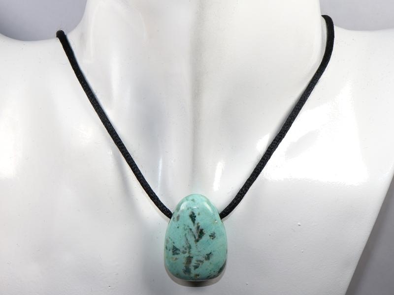 Chrysocolla on cord