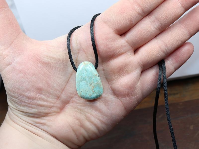 Chrysocolla on cord